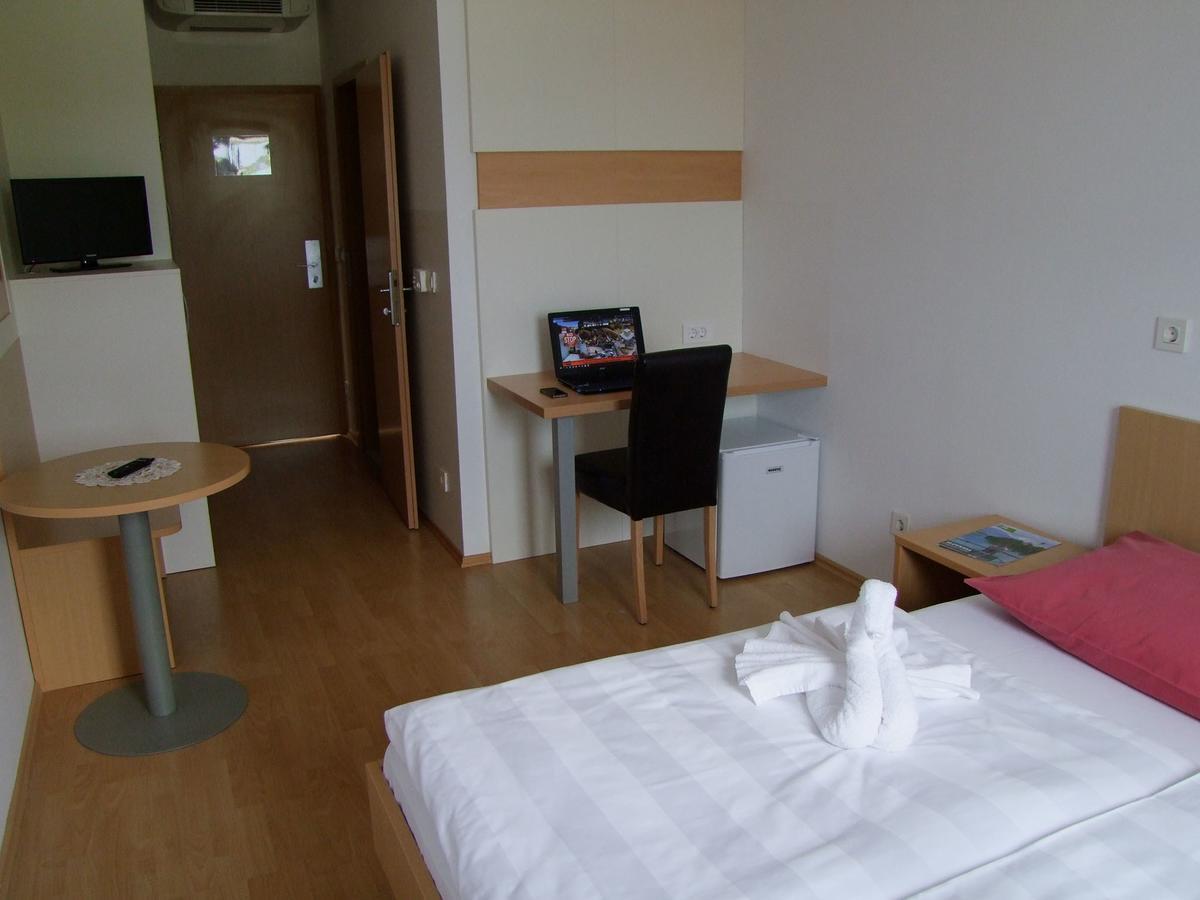 Hotel Galaksija Trebnje Exteriér fotografie