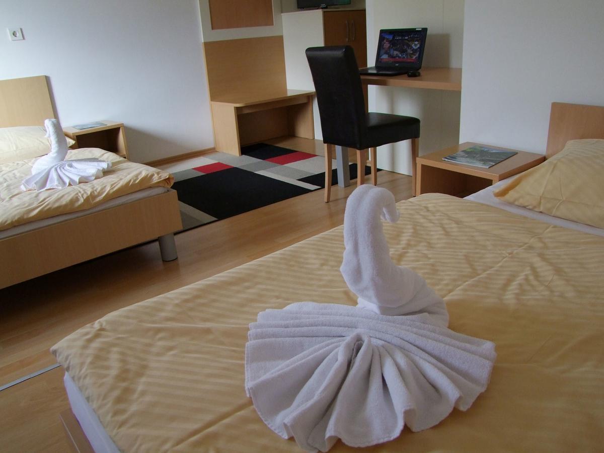 Hotel Galaksija Trebnje Exteriér fotografie