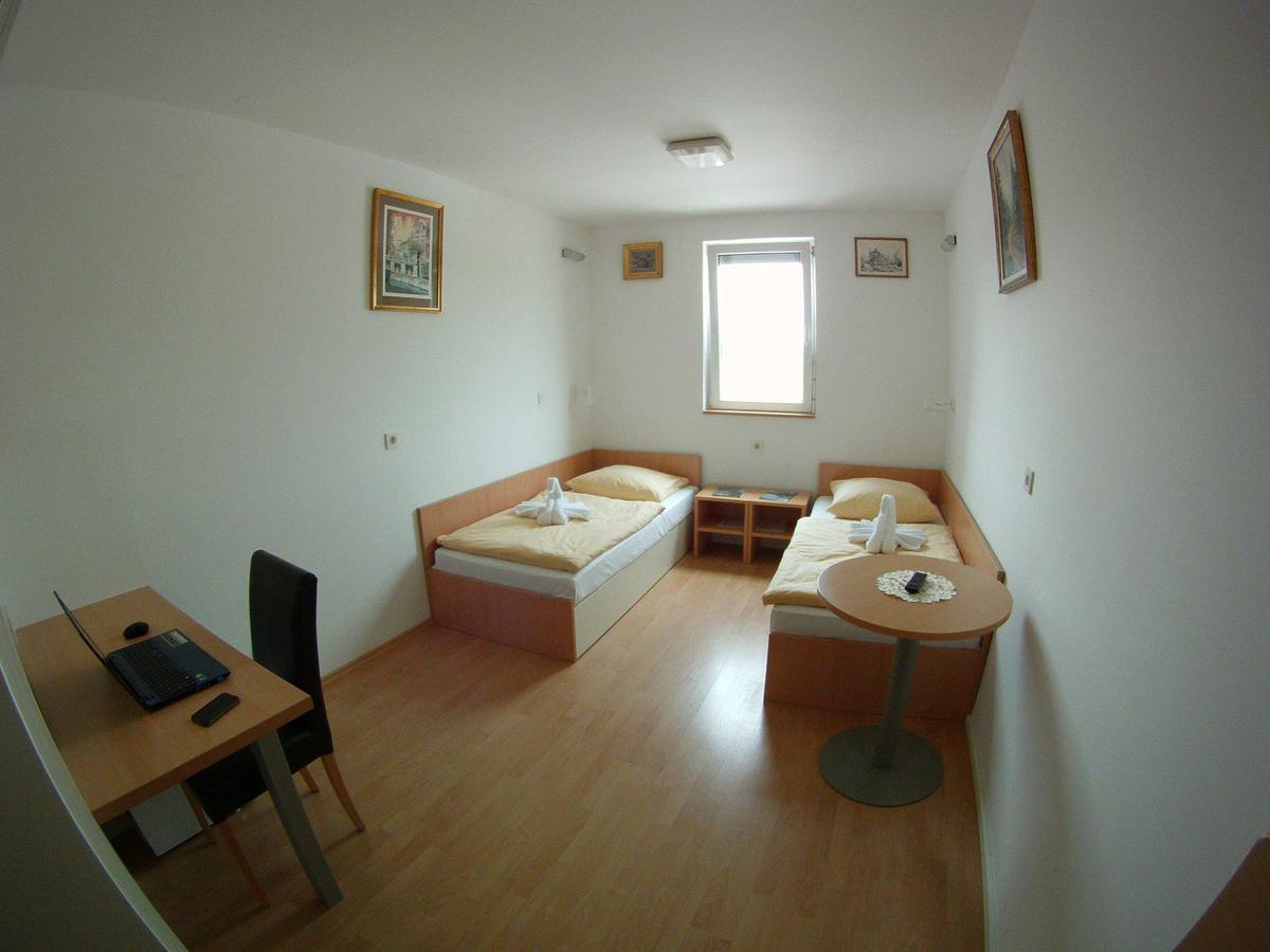 Hotel Galaksija Trebnje Exteriér fotografie