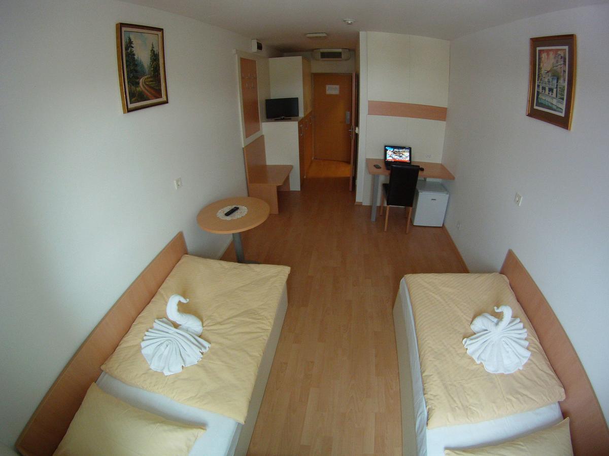Hotel Galaksija Trebnje Exteriér fotografie
