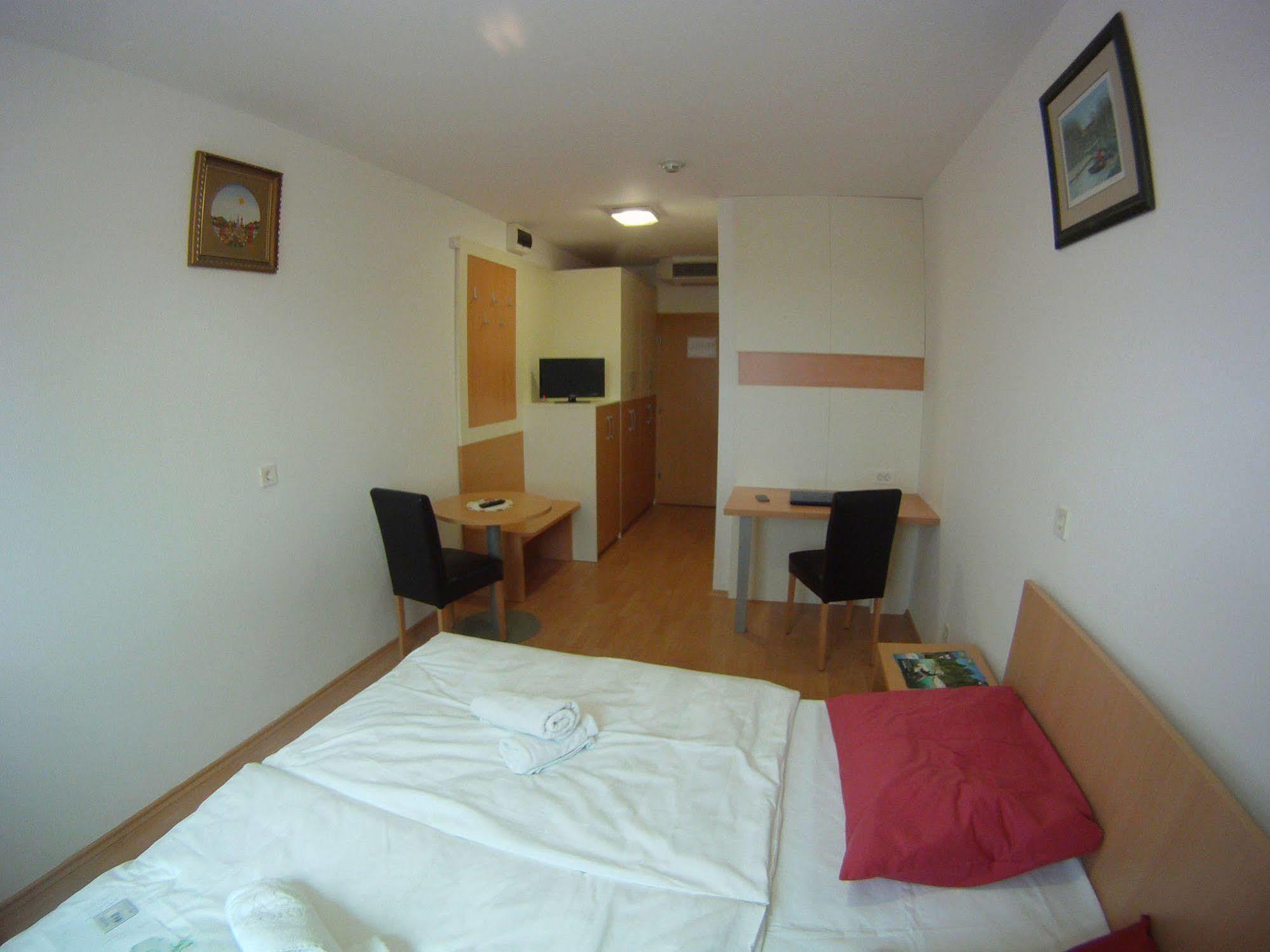Hotel Galaksija Trebnje Exteriér fotografie