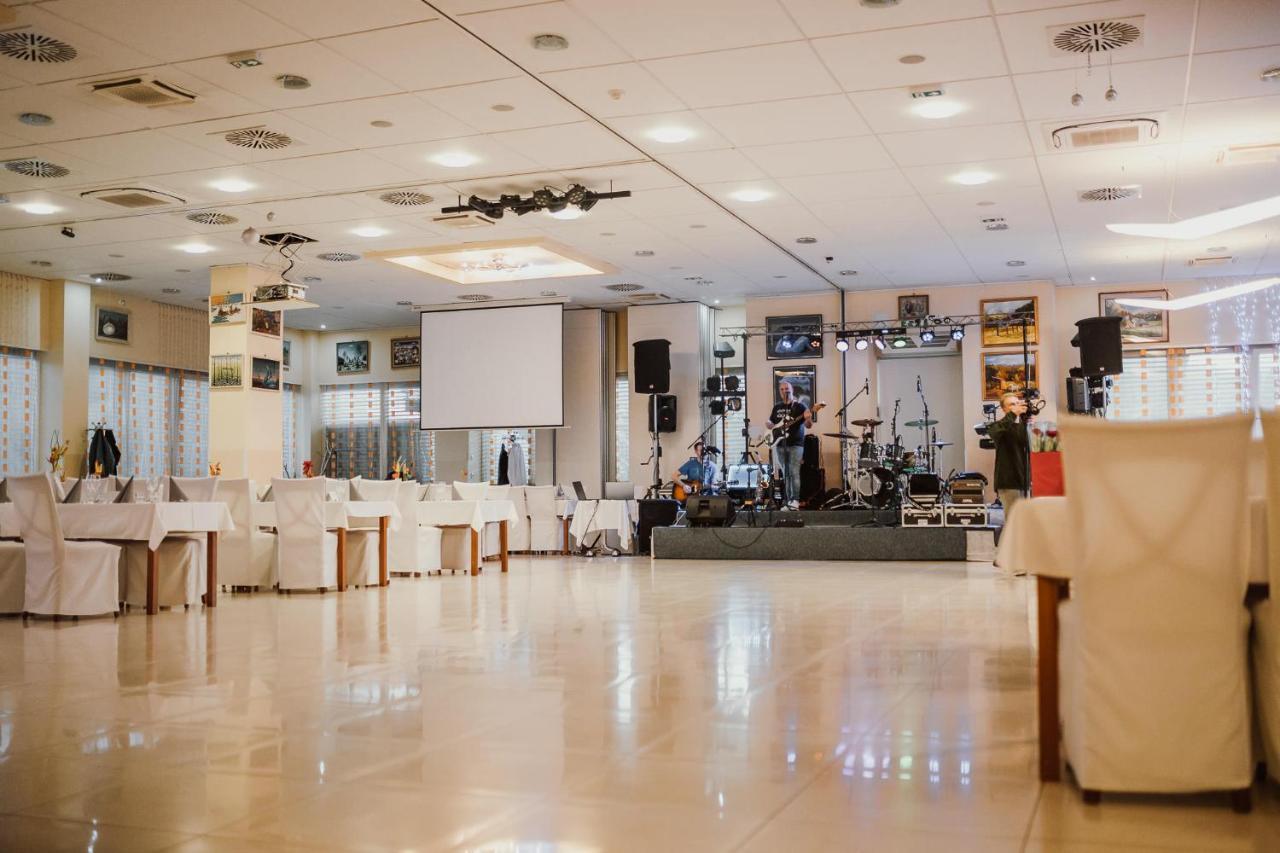 Hotel Galaksija Trebnje Exteriér fotografie