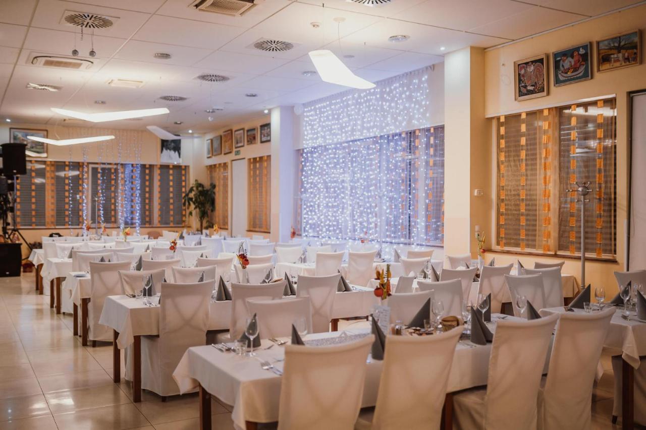 Hotel Galaksija Trebnje Exteriér fotografie